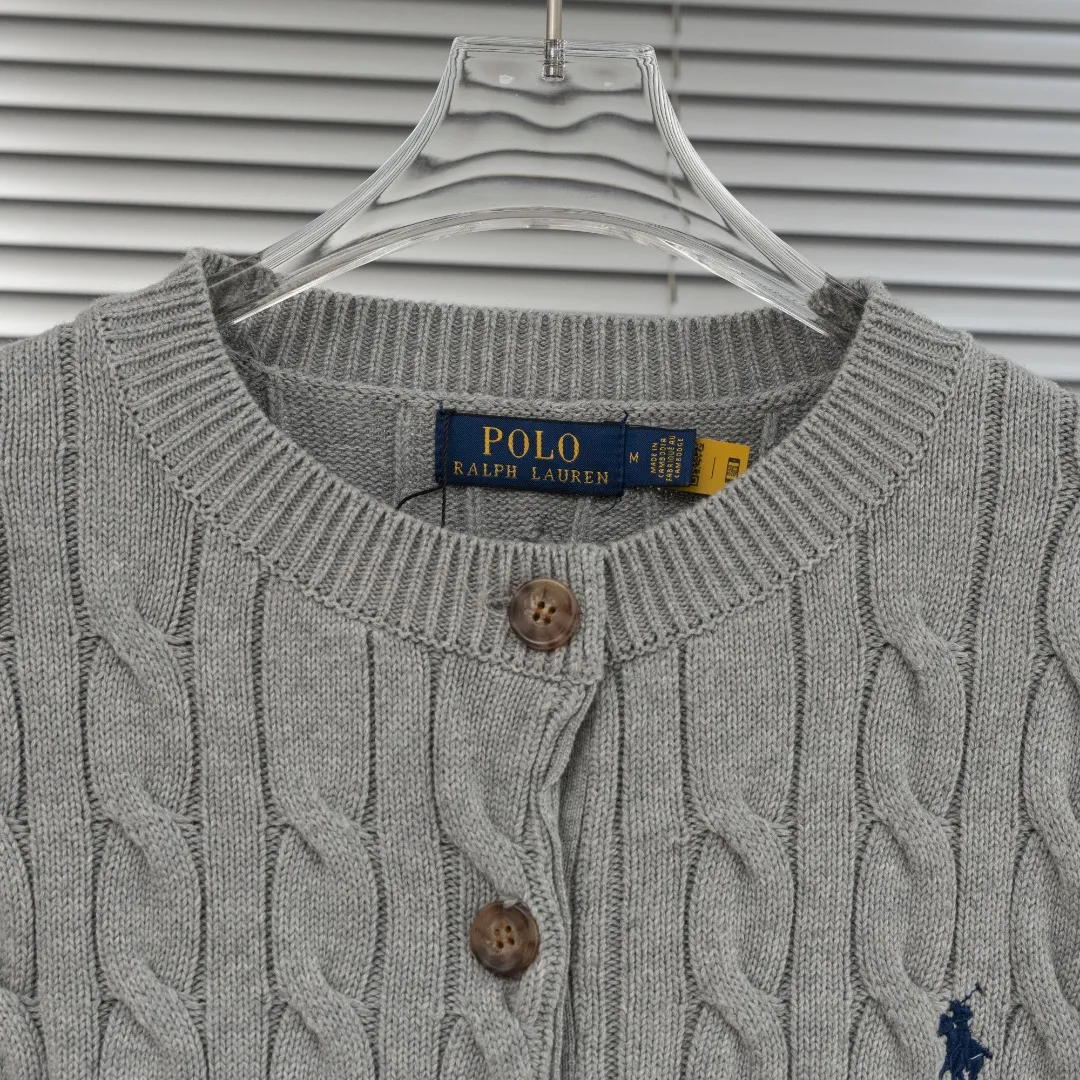 P290 top version (different currencies) You can scan the code to enter the official website. Style: Ralph Lauren POLO Ralph Lauren small label embroidered knitted cardigan jacket. Color: Picture color. Size: S-XL. Fabric: pure cotton. Accessories: full set of customized accessories. No gender distinction. Same style for men and women.